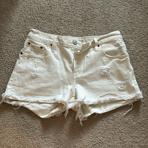 Levi’s Ecru/Off White Denim Shorts - Picture 1 of 4